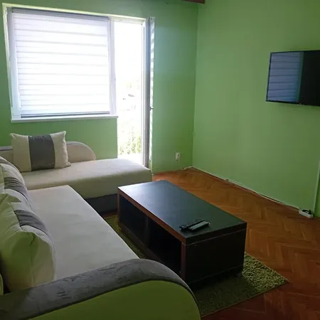 Uros Apartment