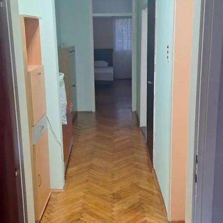 Uros 아파트